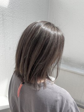 ネイビー(Navy) ミディアムボブ×アッシュグレージュハイライト