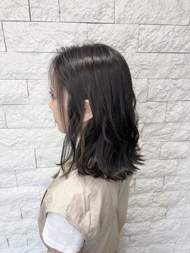 ラヴリア カミツ(LOVERIA KAMITSU) 暗めアッシュカラー