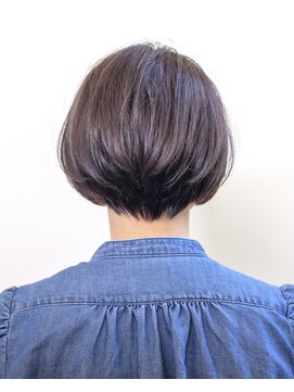 ルプラ ブリリアント(le-pla brilliant) 前下がりショートボブ/センターパート/アッシュブラウン/豊橋