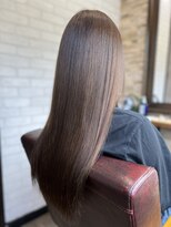 アトリエナガノ(atelier nagano)&nbsp;ニュアンスカラー/センターパート/ツヤ髪スタイル/ブルージュ