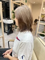 メデル(mederu)&nbsp;ハイトーンカラーミルクティーベージュカラーレイヤーボブ