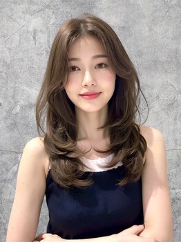 ウィールール 白石店(WE RULE)の写真/≪地下鉄白石駅から徒歩30秒≫白髪を活かしたデザインとヘアケア施術で大人女性の”なりたい”を実現◎