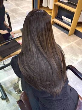 ナンバー イル デュッカ 札幌(N° il duca) レイヤーカット艶ダークグレー/TOKIO/AMASIA/ケアプロ/札幌駅