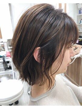 グレープ バイン(GRAPE VINE) 大人ハイライトのレイヤーボブ【Grape vine 新小岩】