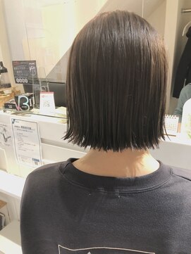 ネオリーブカフ 鶴ヶ峰店(Neolive caff) カーキベージュ×切りっぱなしボブ