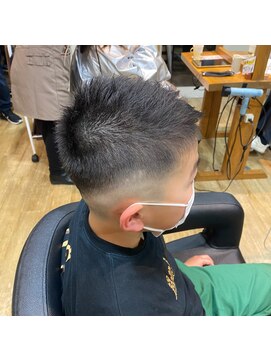 ラクヘアー 上福岡店 キッズカット刈り上げバーバースタイルソフトネオモヒカン黒髪