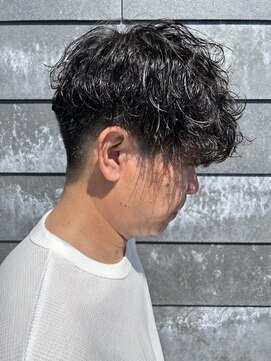 ヒュイル バイ ニアウ(Hwyl by Niau) メンズマッシュパーマ波巻スパイラルパーマニュアンスパーマ