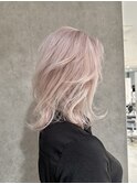 ペールピンクくびれミディアムレイヤーカット