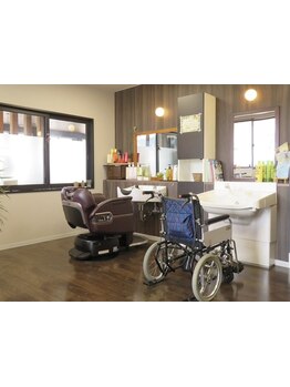 広々とした空間＆バリアフリーで気兼ねなく過ごせる♪お体の不自由な方でも安心できるサロン。