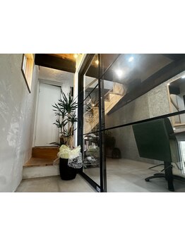 1席のみのプライベートサロン☆マンツーマン施術だからこそ大人女性の髪のお悩みも気軽に相談下さい！