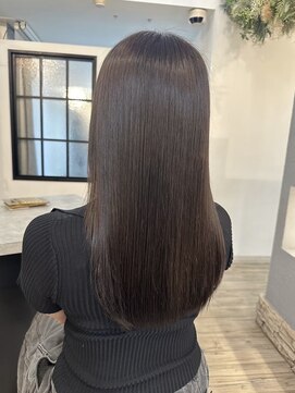 ヴィサージュバスク(VISAGE ba.s.k) 透明感×ツヤ感の最旬ダークカラー