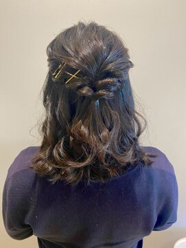 ニシオギ ヴォイス 西荻窪店(nishiogi voice) お呼ばれヘア 普段使いにも特別にも合う上品ハーフアップ