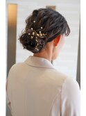 金箔とパールで華やかにまとめた上品な洋装アップスタイル