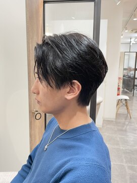 【kenta】ナチュラルストレートでセンターパート