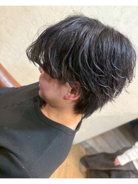 バグスドゥア(Bagus dua) 刈り上げセンターパートゲキキメフェザーパーマ1.30