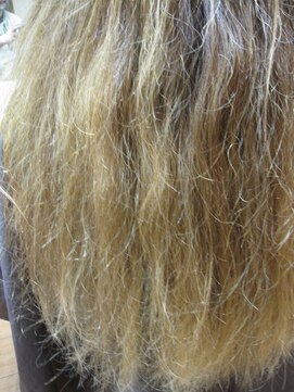 ヨシユキコンディショニング ダメージレスな縮毛矯正「強いくせ毛~ダメージ毛まで対応」24