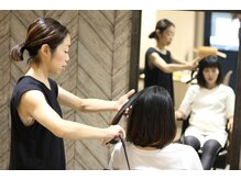 ヘアスタイルは、まとまりのあるボブが得意です。