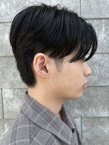 ヒュイル バイ ニアウ(Hwyl by Niau)&nbsp;メンズマッシュセンターパートウルフパーマニュアンスパーマ眉毛