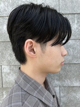 ヒュイル バイ ニアウ(Hwyl by Niau) メンズマッシュセンターパートウルフパーマニュアンスパーマ眉毛