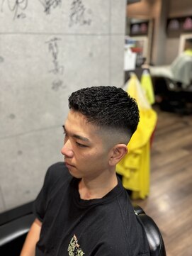 グロウヘアワークス(grow hair works) スキンフェード×アイロンパーマ