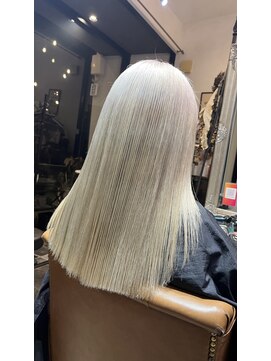 ヘアーデザイニングアリュール(Hair Desining ALLUЯE) ホワイトベージュ