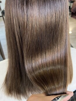 フロー(f. Row)の写真/落ち着いた雰囲気で、お悩みの相談しやすさも◎あなただけの、うるツヤ髪を手に入れよう☆