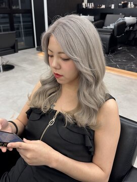 ラピステン 福岡天神 大名店(Lapis) ホワイトグレージュ/ブリーチ2回/韓国ヘア