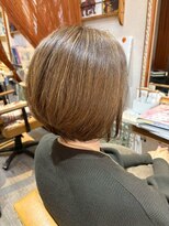 キャメル ヘアーデザイン(Camel hairdesign)&nbsp;動きに溶け込む細ハイライトが魅せる洗練ショートボブ
