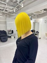 ギア(GEAR.)&nbsp;原色蛍光ヘアカラー×切りっぱなしボブ