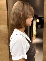シーン(SCENE)&nbsp;ハイトーンカラー ミルクティベージュ ストレートボブ 20代 艶髪