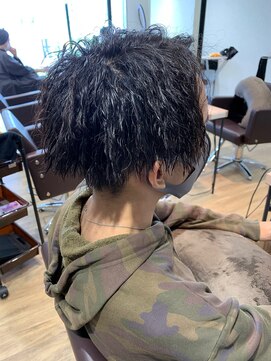 エヌプラス(N+) 波巻きツイストスパイラル刈り上げセンターパートサーフカール