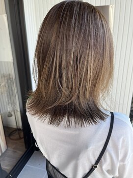 モニカ ヘアー(monica Hair) ミディアム ハイライト グレージュ 外ハネ トリートメント 20代