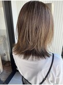 ミディアム ハイライト グレージュ 外ハネ トリートメント 20代