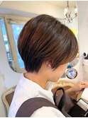 2024春夏人気のハンサムショート前下がりセンターパート梅ヶ丘