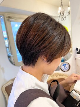 アミュレ(Amule) 2024春夏人気のハンサムショート前下がりセンターパート梅ヶ丘