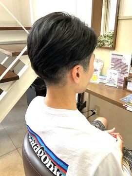コアフィールフィス(COIFFURE fils) 【見附　今町】刈り上げセンターパート　パーマスタイル
