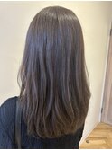 グレー系カラーのロングスタイル