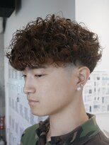 フィフス(fifth)&nbsp;外国人風パーマスペインカール刈り上げフェードスパイラルパーマ