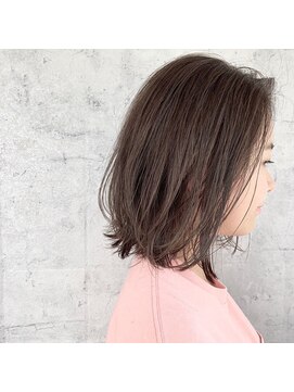 プラグ バイ ネオリーブ(plug by neolive) 透明感のあるアイスグレージュ