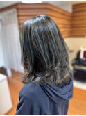 大人可愛い髪質改善トリートメントブルーブラック透け感