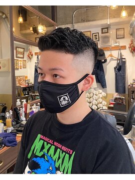 カムレイドフォーライフ(COMRADE 4 LIFE) スタイリングが楽なパーマスタイル　スキンフェード　担当松尾