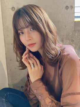 ルービック(Rubik's) カーキベージュ×濡れ髪×レイヤーカールミディ