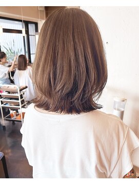 ティーシェル(TIECHEL) 小顔イメチェン、ブルーグレージュカラーくびれレイヤーボブ