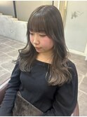 オリーブグレージュ