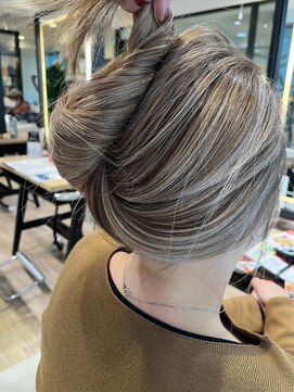 ジュイール 富士見ヶ丘(jouir) ダブルカラーショートボブインナーカラーハイライトケアブリーチ