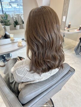 ヨンド(yond) ミルクティーグレージュくびれミディアム顔まわり前髪群馬太田