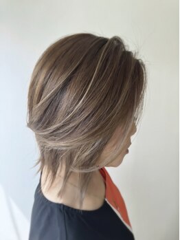 ロータスヘアーデザイン(Lotus Hair Design)の写真/白髪を消すのではなく活かす！透明感＆しなやかで艶を感じるダメージレスなグレイカラーへ♪