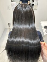 エミュスト(Emuest)&nbsp;ダークグレージュに髪質改善トリートメント