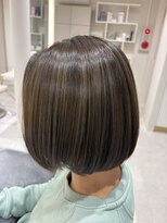 ルシエバイファブリック(Lucie by fabrique) ツヤ感オリーブブラウンのミニボブ