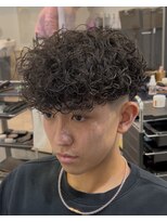 イーラ アメ村店(era)&nbsp;スペインカール　ツイストスパイラル眉カットメンズパーマ